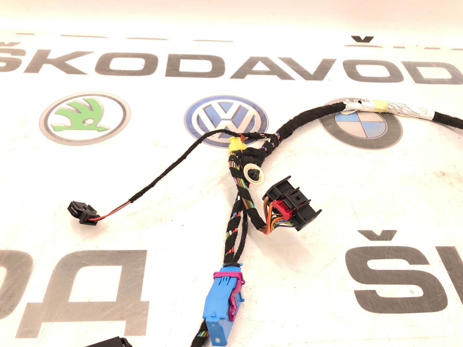 Проводка двери передняя правая Yeti 2014 5L 2.0 CFJA