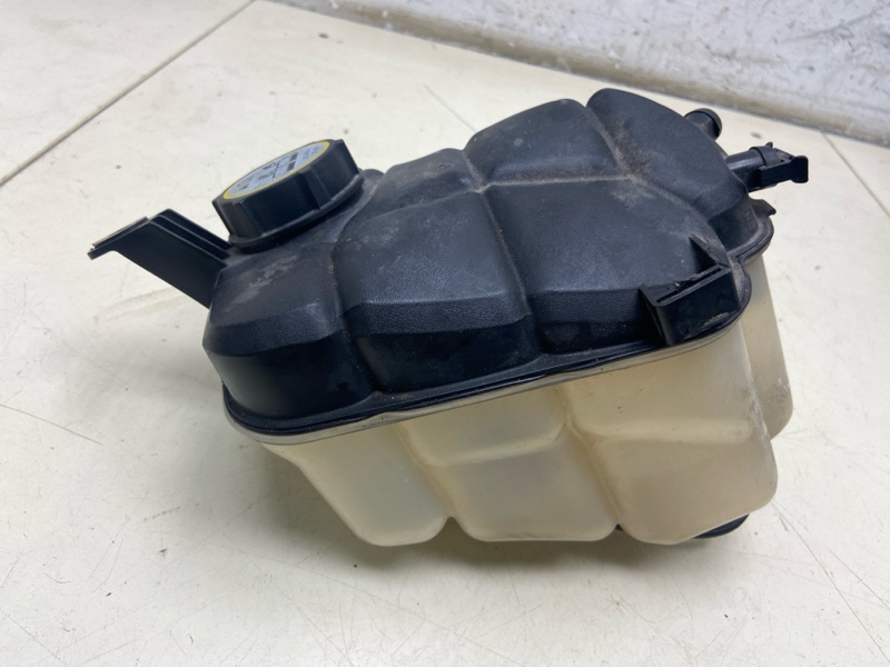 Бачок расширительный Land Rover Rover Range Rover Evoque 2012 LR060349 Б/У