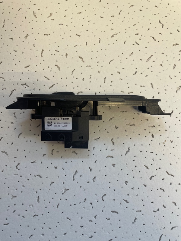 Кнопка стеклоподъемника передняя правая ATLANT Кнопка стеклоподъемника передняя правая ATLANT