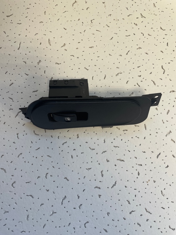 Кнопка стеклоподъемника передняя правая ATLANT Кнопка стеклоподъемника передняя правая ATLANT