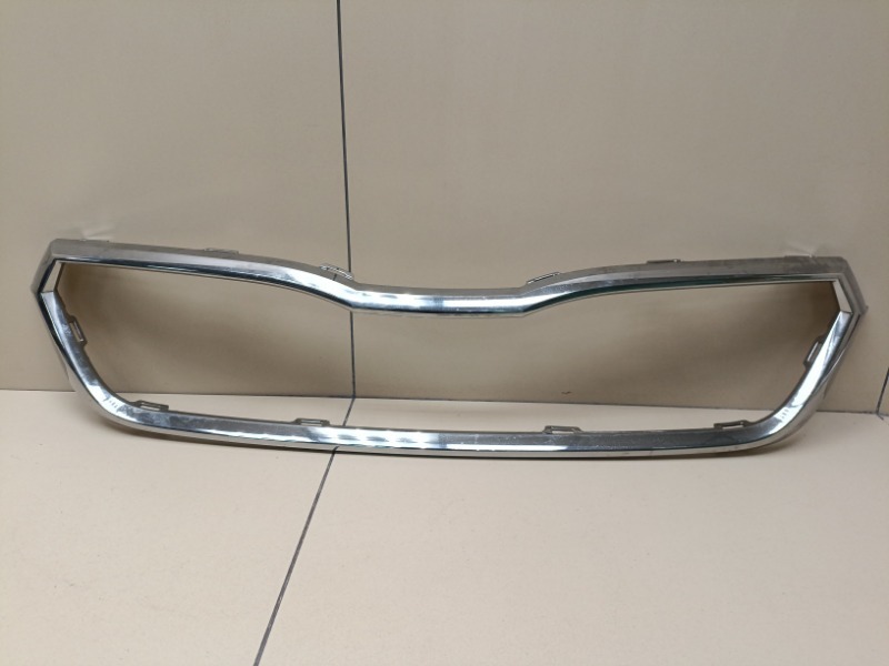 Накладка на решетку радиатора SKODA Rapid 2022 60U8537612ZZ Б/У