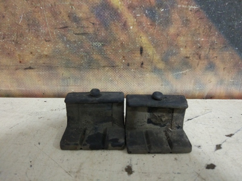 Запчасть подушка радиатора Cadillac Escalade 2002 LQ9 контрактная Подушка радиатора Cadillac Escalade 2002 LQ9 контрактная