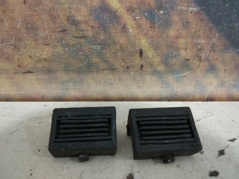 Подушка радиатора Cadillac Escalade LQ9 Подушка радиатора Cadillac Escalade LQ9