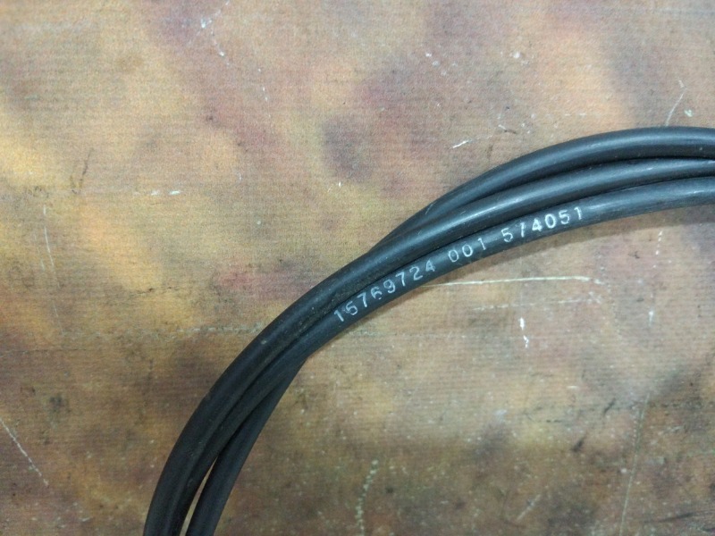 Трос капота Cadillac Escalade LQ9