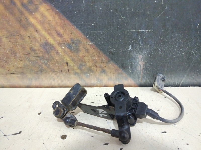 Датчик уровня подвески задний левый Cadillac Escalade 2002 LQ9 22175444 контрактная