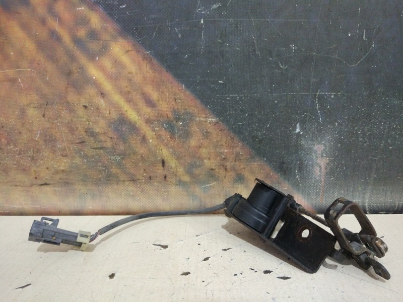 Датчик уровня подвески задний левый Escalade 2002 LQ9