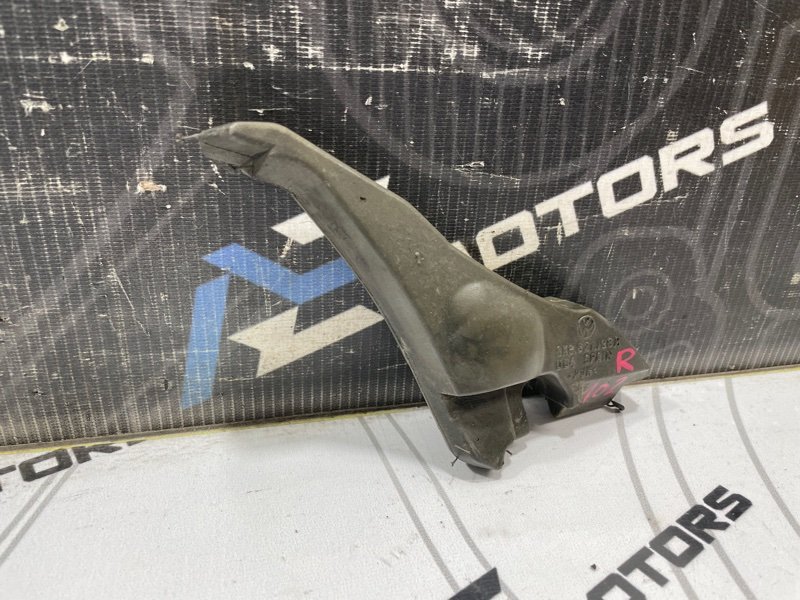 Уплотнитель крыла A4 Allroad 2012 B8 CDNC