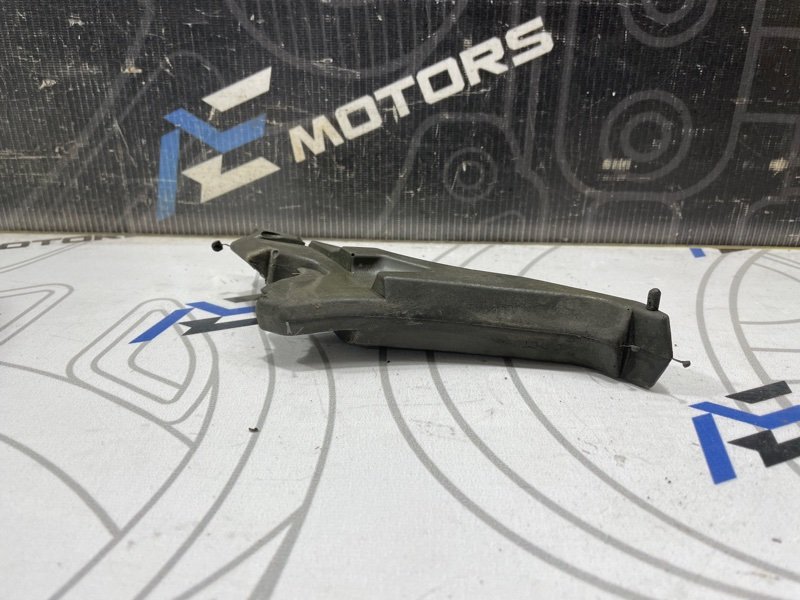 Уплотнитель крыла A4 Allroad 2012 B8 CDNC