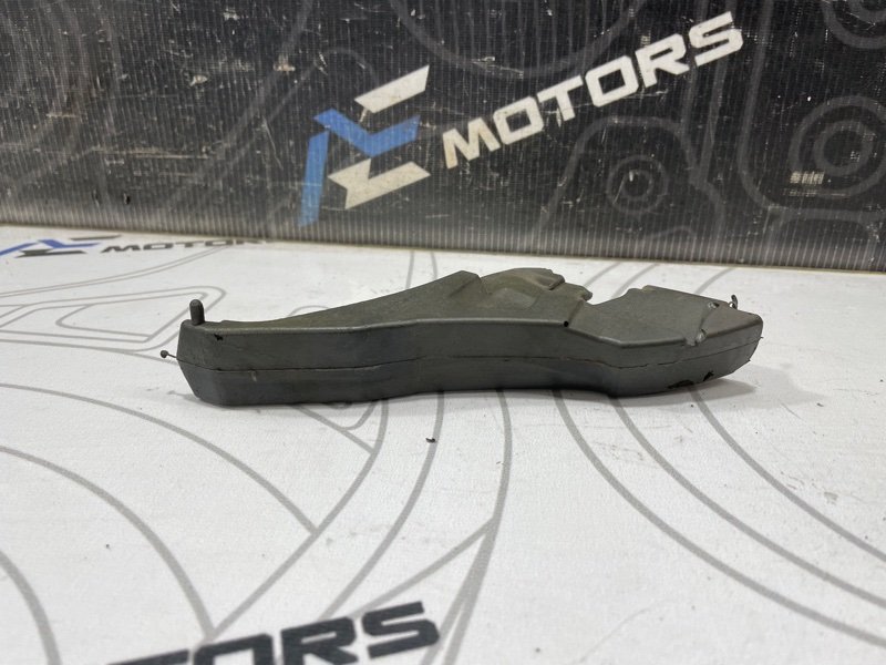 Уплотнитель крыла A4 Allroad 2012 B8 CDNC