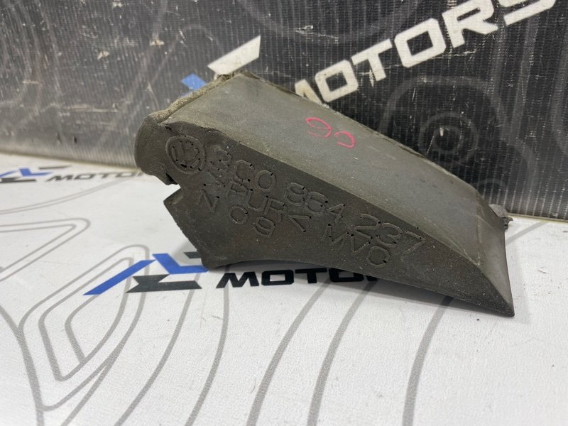 Уплотнитель крыла Volkswagen Passat B6 BZB