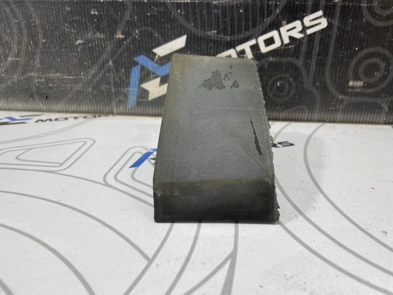 Уплотнитель крыла Passat 2009 B6 BZB