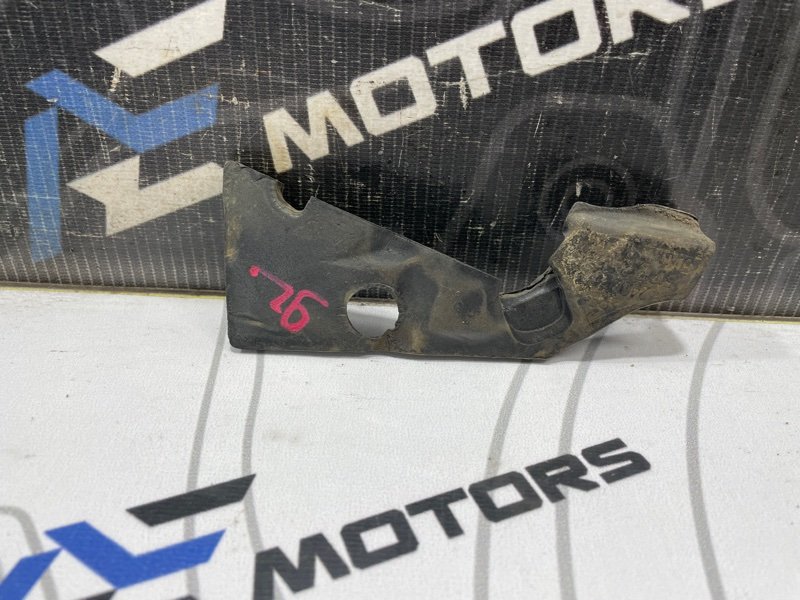 Уплотнитель планки обтекателя BMW 5-Series 2006 E60 N62B48B 51717136159 Б/У