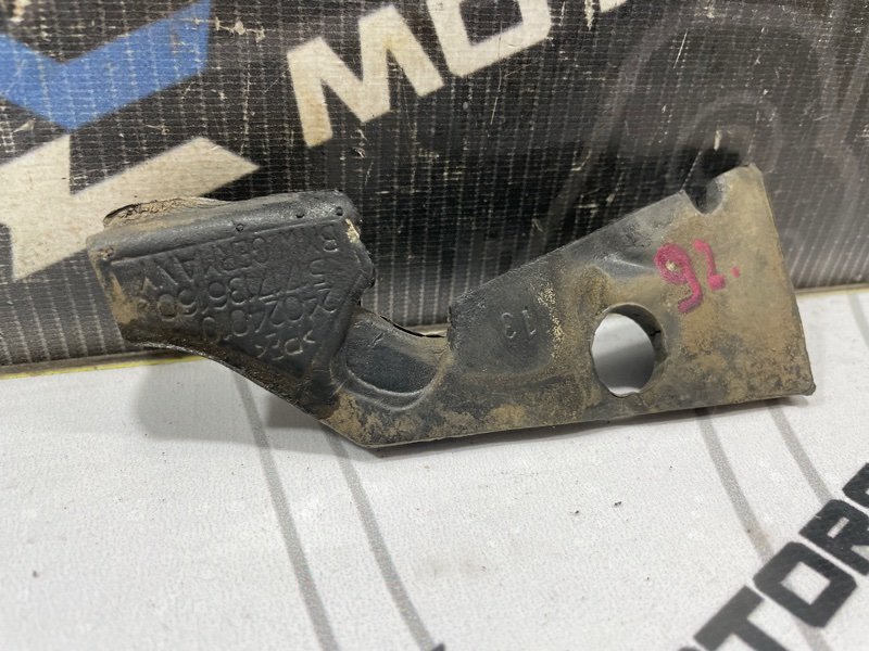 Уплотнитель планки обтекателя 5-Series 2006 E60 N62B48B