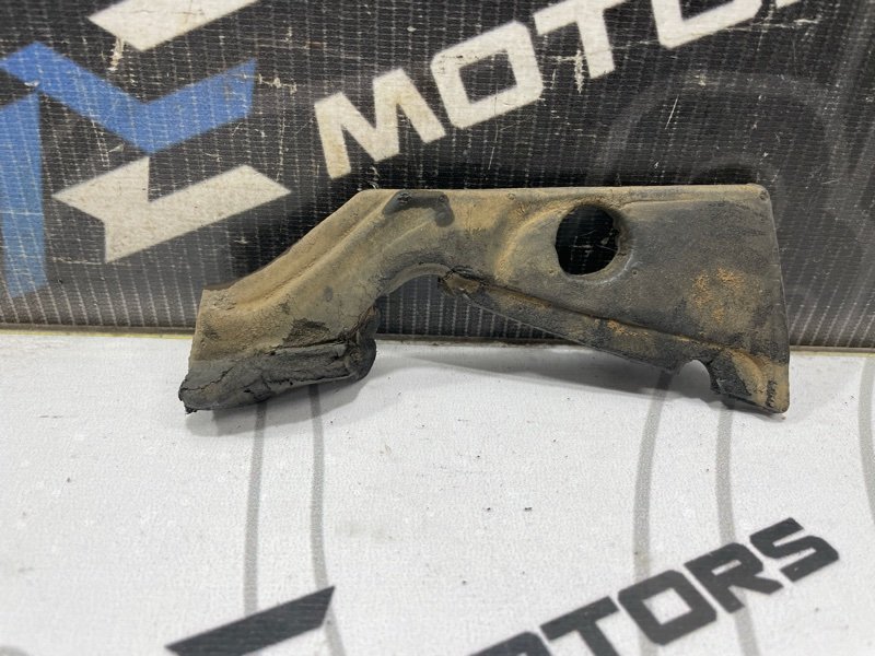 Уплотнитель планки обтекателя 5-Series 2006 E60 N62B48B