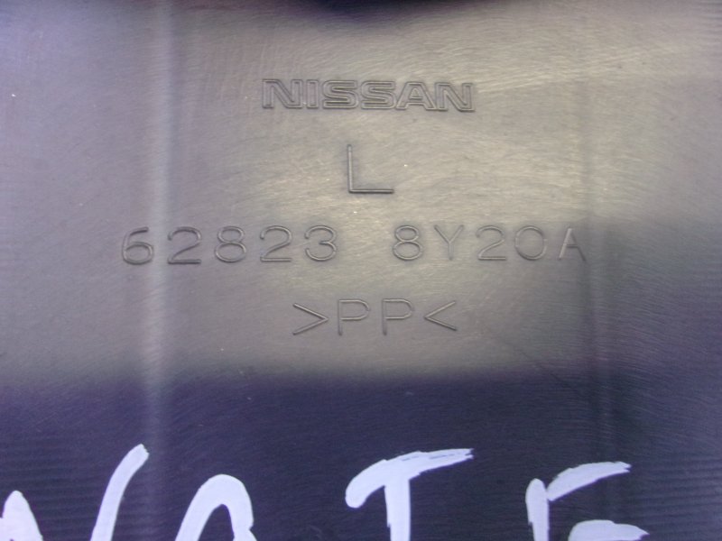 Дефлектор радиатора Nissan Note ZE11, E11, NE11 HR15 2009 передний левый