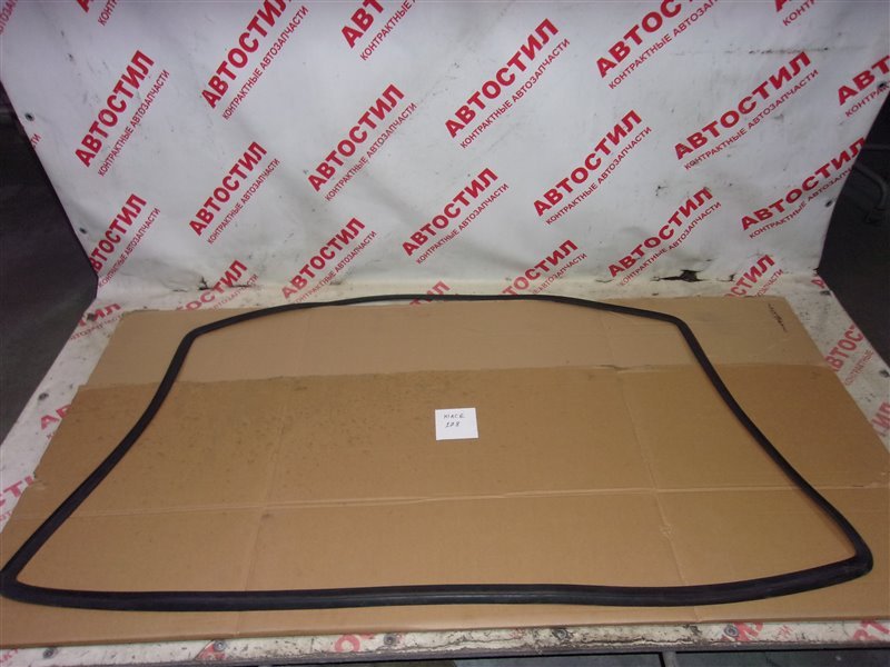 Молдинг стекла TOYOTA HIACE LH178V 5L 1999 передний (б/у)