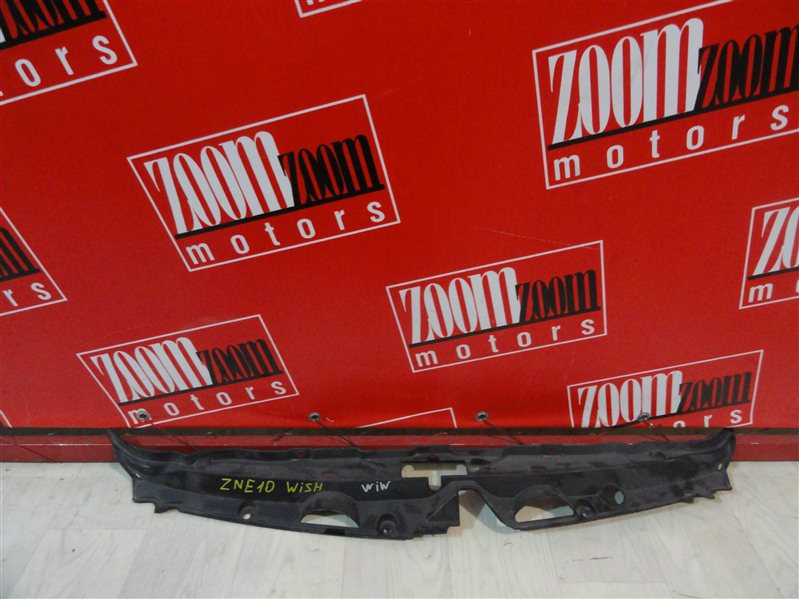 Накладка на решетку радиатора Toyota Wish ZNE10G 1ZZ-FE 2003 передняя (б/у)