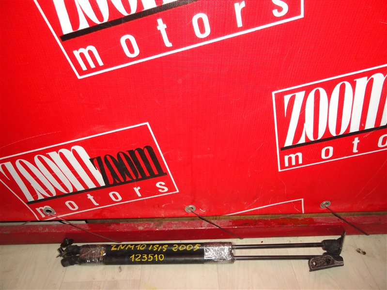 Амортизатор багажника Toyota Isis ZNM10 2004 задний (б/у)