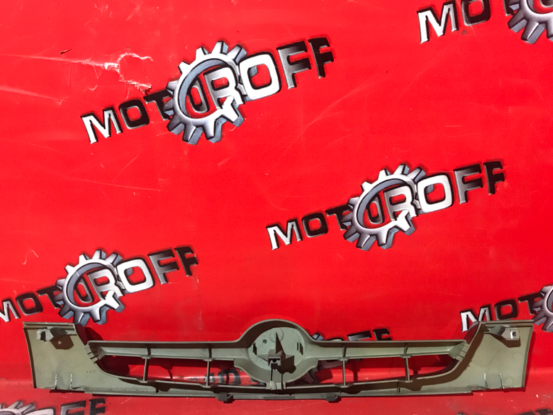 Решетка радиатора Mazda Demio DW3W B3 1996 передняя зеленый (б/у)