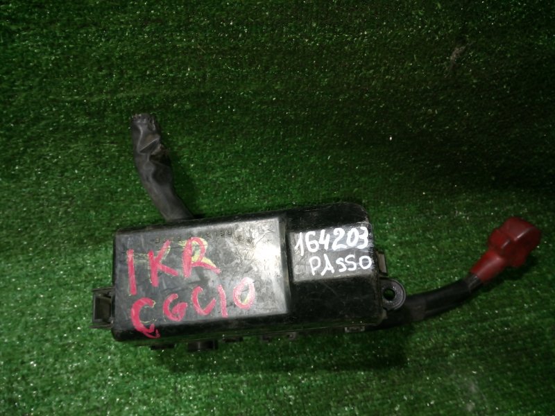 Блок реле и предохранителей Toyota Passo KGC10 1KR-FE 2004 (б/у)