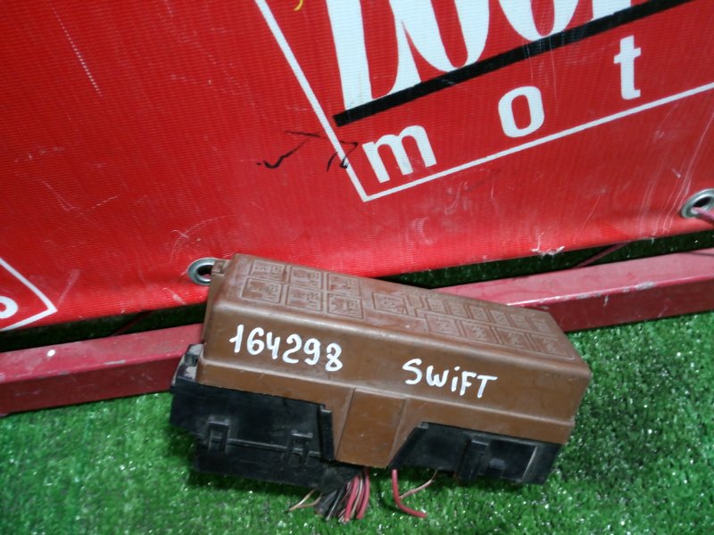 Блок реле и предохранителей Suzuki Swift HT51S M13A 2000 (б/у)