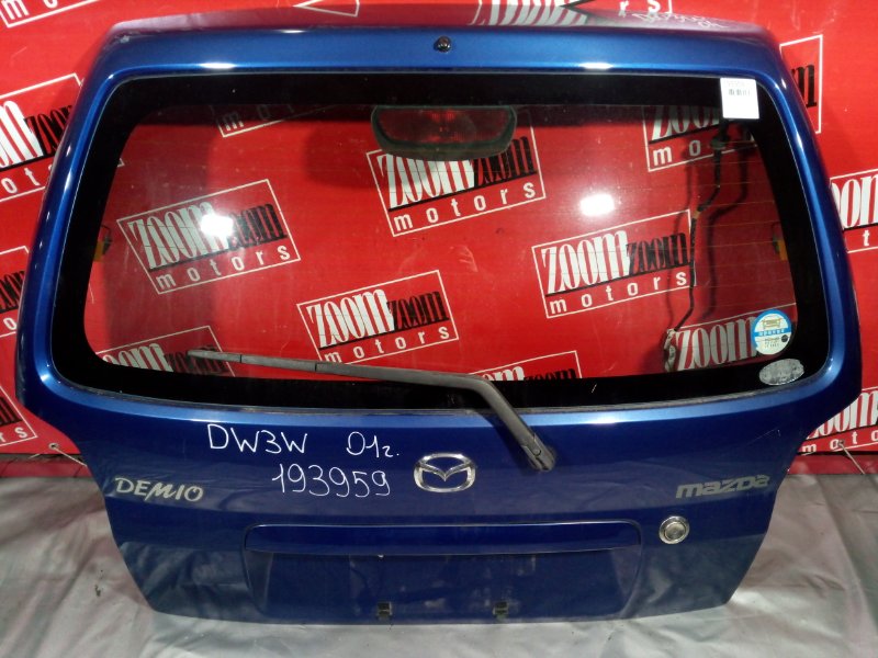 Задняя дверь мазда 3. Demio dw3w 2001 морда. Mazda Demio dw3w. Дверь багажника Mazda Demio dw3w. Крышка багажника Мазда Демио dw3w 2001.