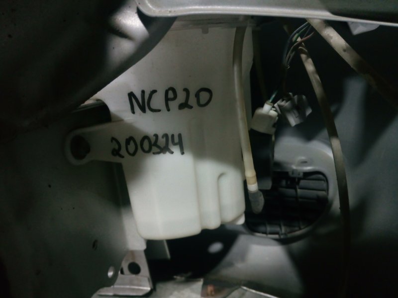 Бачок омывателя Toyota Funcargo NCP20 2NZ-FE 1999 (б/у)