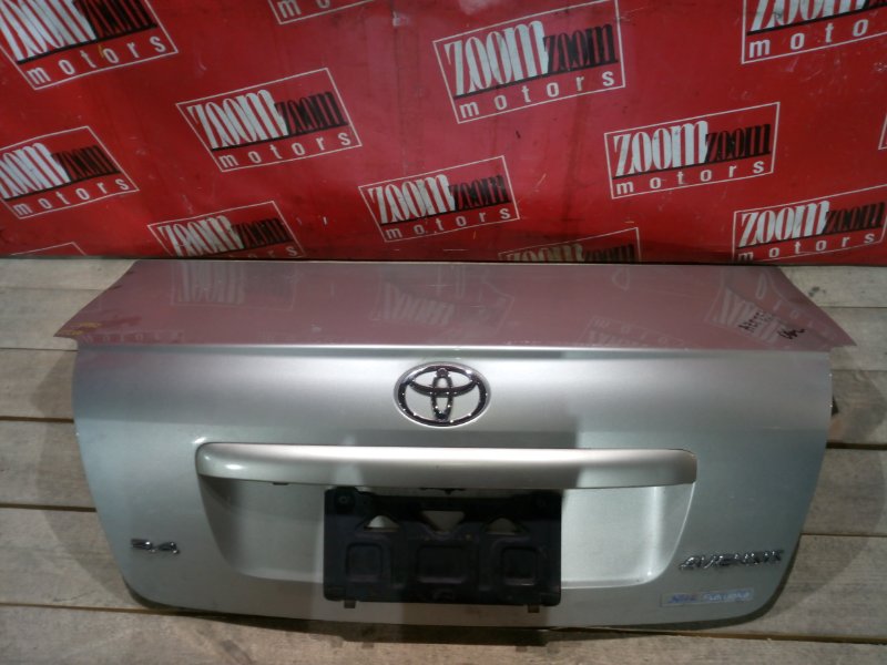 Крышка багажника Toyota Avensis AZT250 1AZ-FE 2002 задняя серебро (б/у)