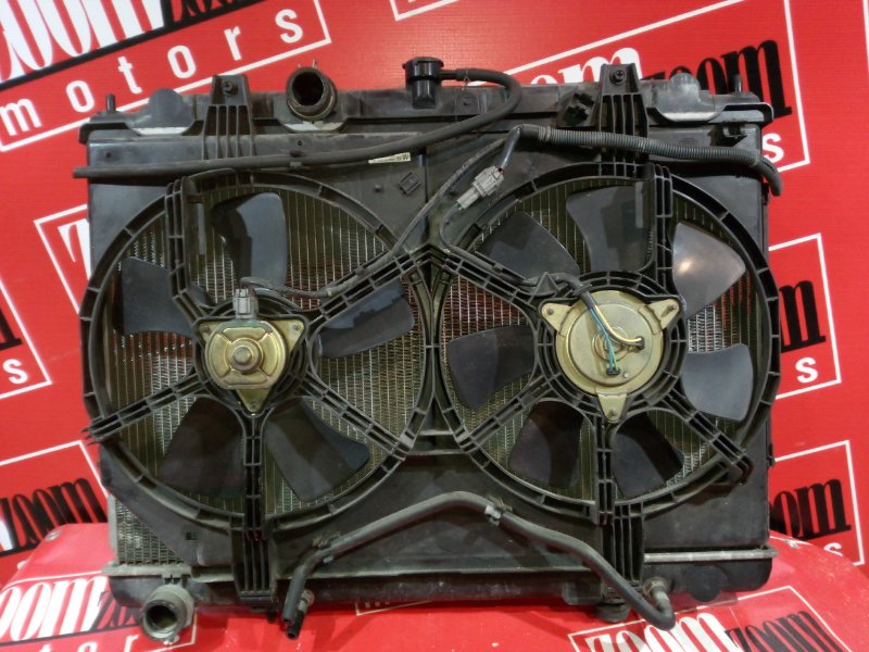 Радиатор двигателя Nissan Liberty RM12 QR20DE 1998 передний (б/у)