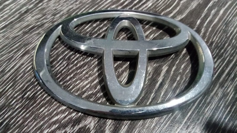 Эмблема Toyota (б/у)