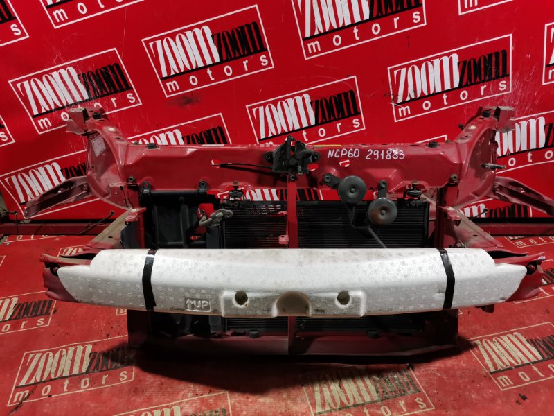 Рамка радиатора Toyota Ist NCP61 1NZ-FE 2002 передняя красный (б/у)