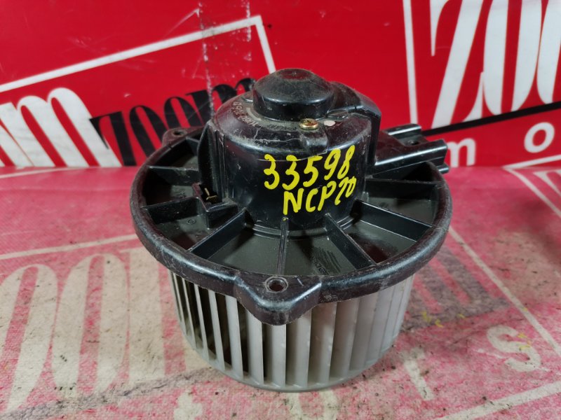 Вентилятор (мотор отопителя) Toyota Funcargo NCP20 2NZ-FE 1999 передний (б/у)
