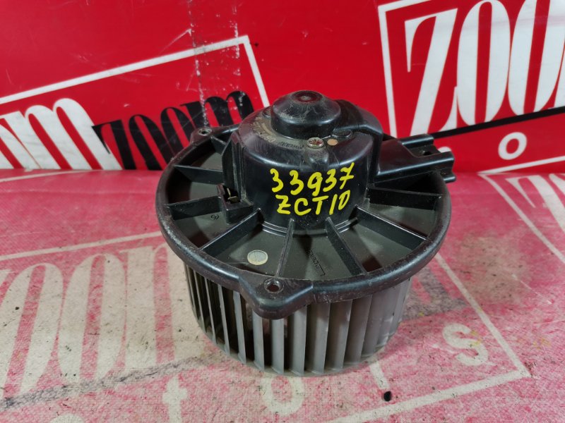 Вентилятор (мотор отопителя) Toyota Opa ZCT10 1ZZ-FE 2000 передний (б/у)