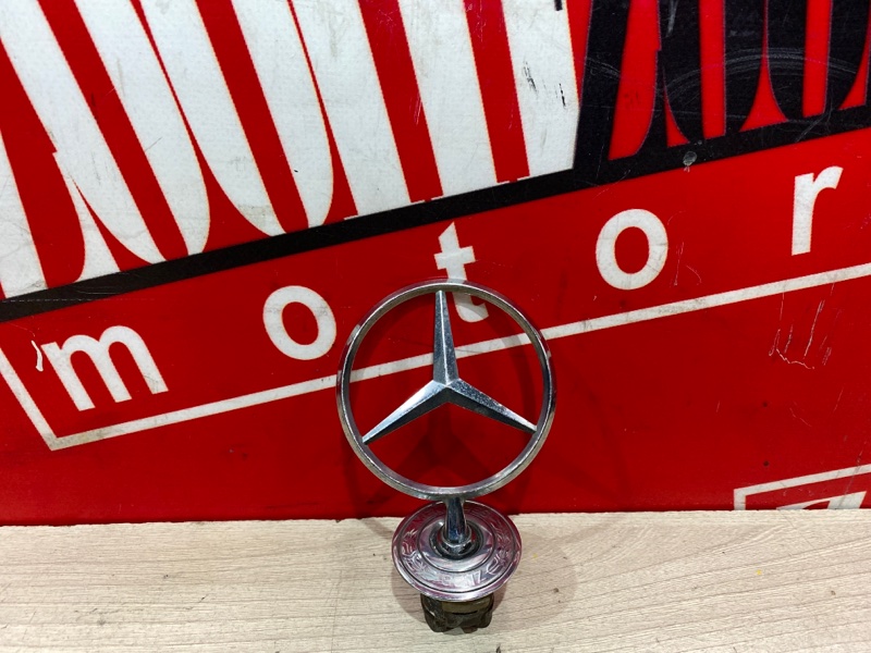 Эмблема Mercedes Benz W211 E320