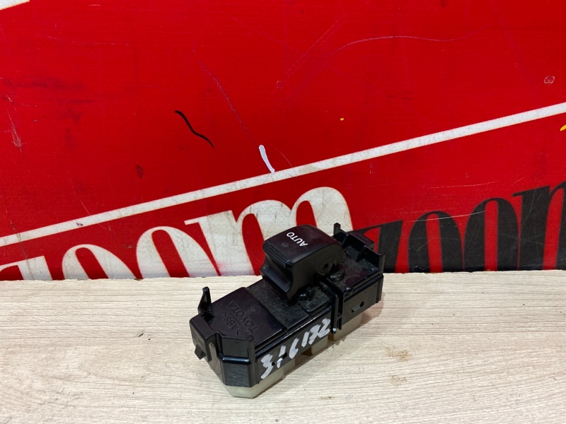 Кнопка управления стеклоподъёмником Toyota Ist NCP60 2NZ-FE 2002