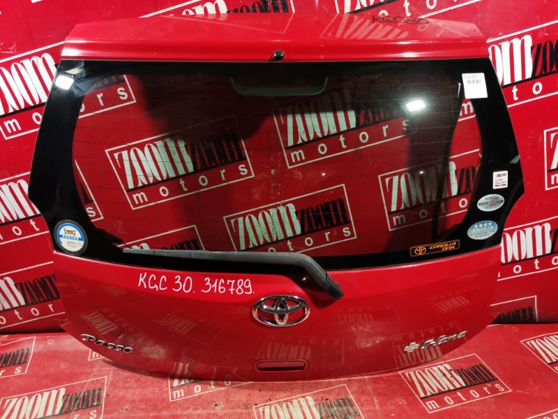 Дверь задняя багажника Toyota Passo KGC30 1KR-FE 2010 задняя красный (б/у)