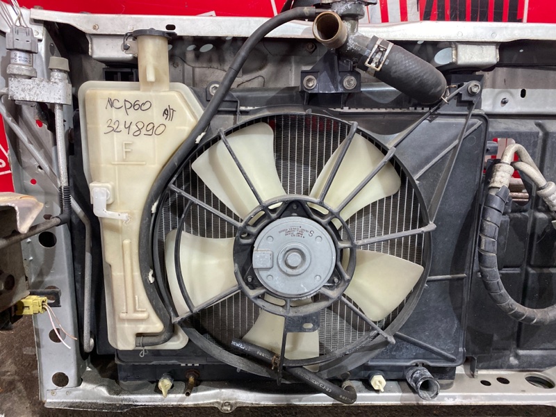 Радиатор двигателя Toyota Ist NCP60 2NZ-FE 2002