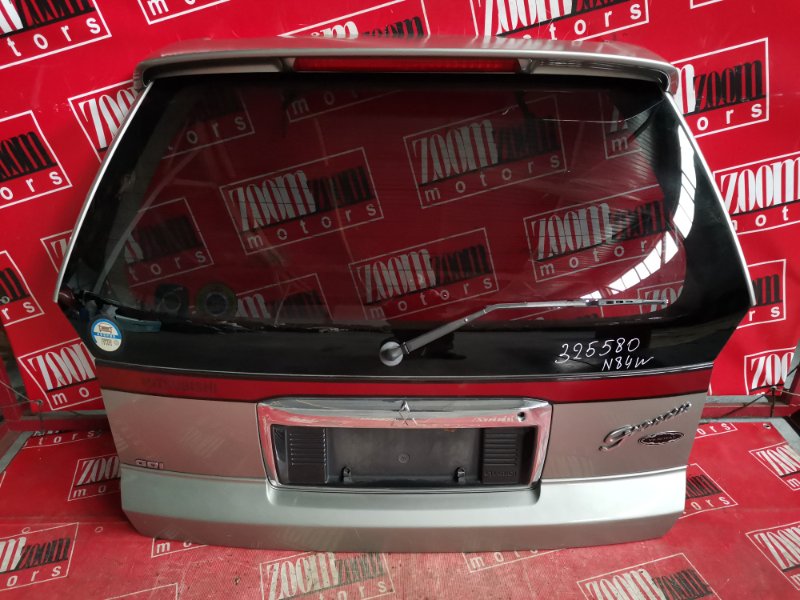 Дверь задняя багажника Mitsubishi Chariot Grandis N84W 4G64 1997 задняя серебро