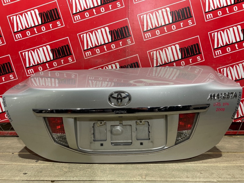 Крышка багажника Toyota Crown Majesta URS206 1UR-FSE 2009 задняя серебро (б/у)