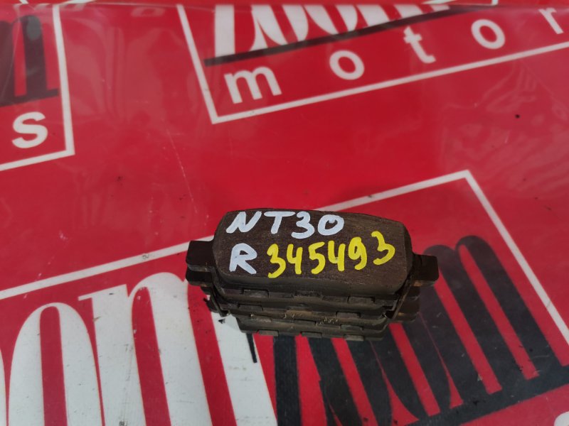 Колодки тормозные Nissan X-Trail NT30 QR20DE 2000 задние (б/у)