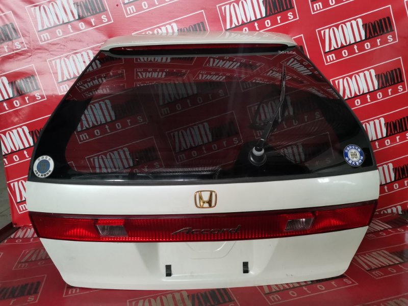 Дверь задняя багажника Honda Accord CF6 F23A 1997 задняя белый перламутр (б/у)