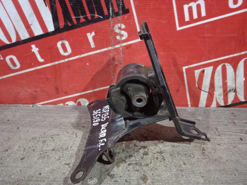 Подушка кпп Toyota Vitz NSP135 1NR-FE 2010 передняя левая