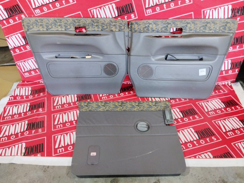 Обшивка двери Nissan Serena KBC23 SR20DE 1997 (б/у)
