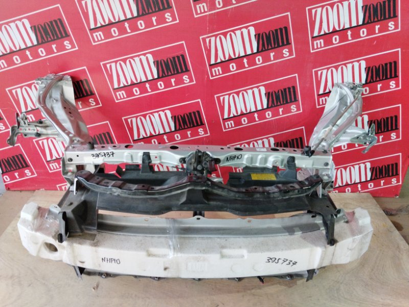 Рамка радиатора Toyota Aqua NHP10 1NZ-FXE 2011 передняя серебро (б/у)