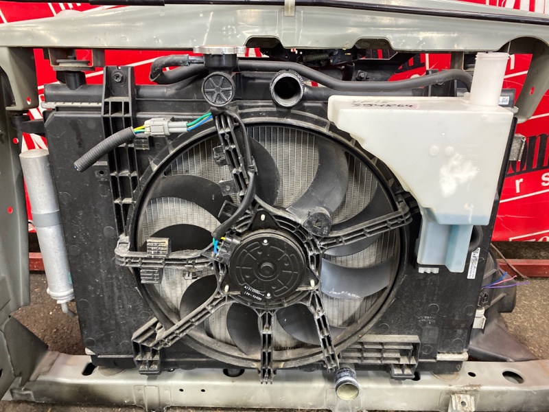 Радиатор двигателя Nissan Juke YF15 HR15DE 2010 (б/у)