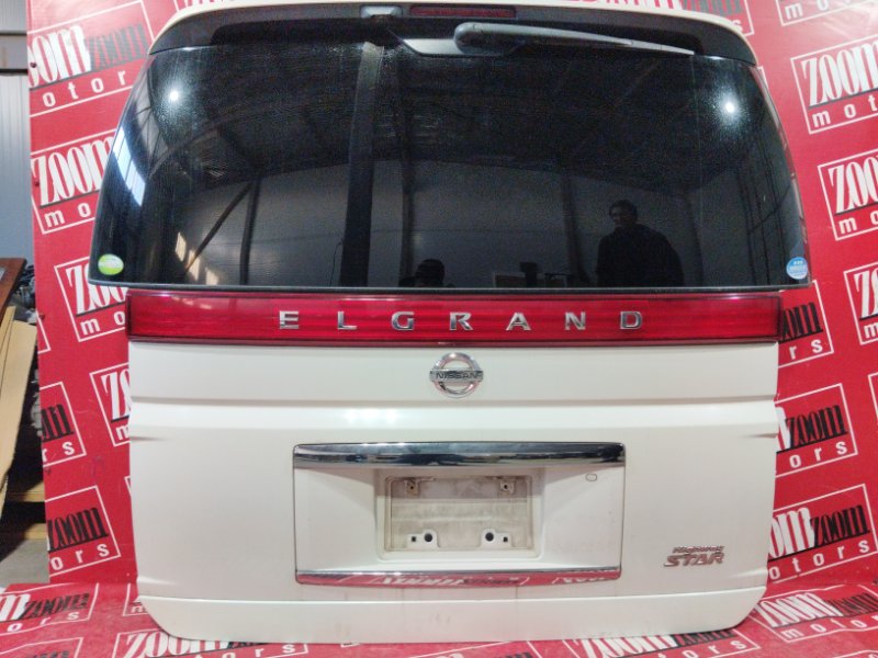Дверь задняя багажника Nissan Elgrand ME51 VQ25DE 2004 задняя белый перламутр (б/у)