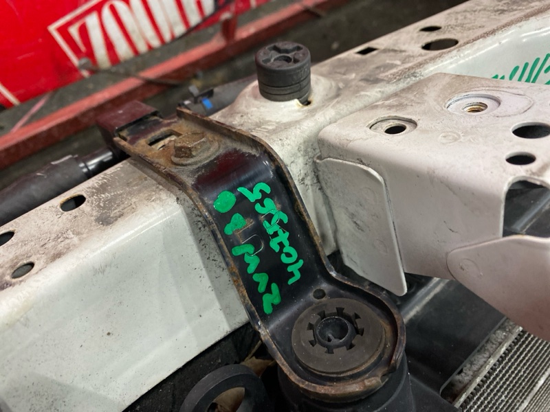 Крепление радиатора Toyota Prius ZVW30 2ZR-FXE 2009 (б/у)