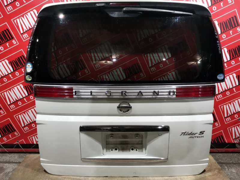 Дверь задняя багажника Nissan Elgrand E51 VQ35DE 2004 задняя белый перламутр (б/у)