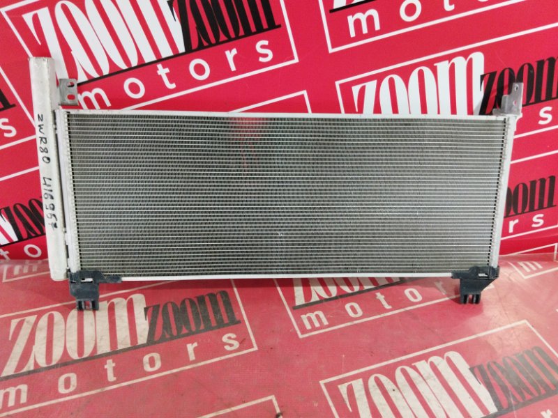 Радиатор кондиционера Toyota Noah ZWR80G 2ZR-FXE 2014 (б/у)