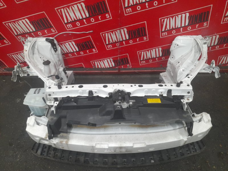 Рамка радиатора Toyota Aqua NHP10 1NZ-FXE 2011 белый (б/у)